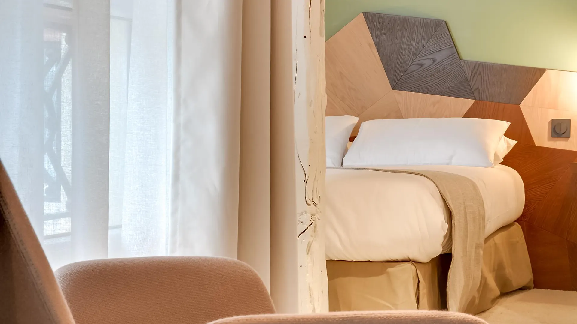 ***  Wit Hotel Paris France